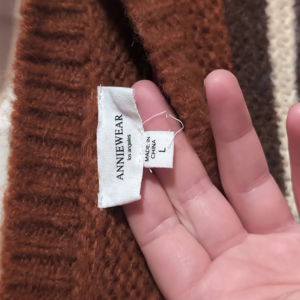 Cozy Patterned Women's Sweater in Brown, Pink, and Cream - Picture 3 of 8